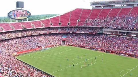 “亚冠霸主连冠征程，巅峰对决一触即发，悬念激战谁主沉浮？”